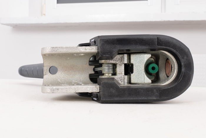 Kulové tažné zařízení OUTLET KNOTT KS30 se stabilizátorem pro přívěs o hmotnosti 3000 kg s trubkovou ojí 50 mm 85 