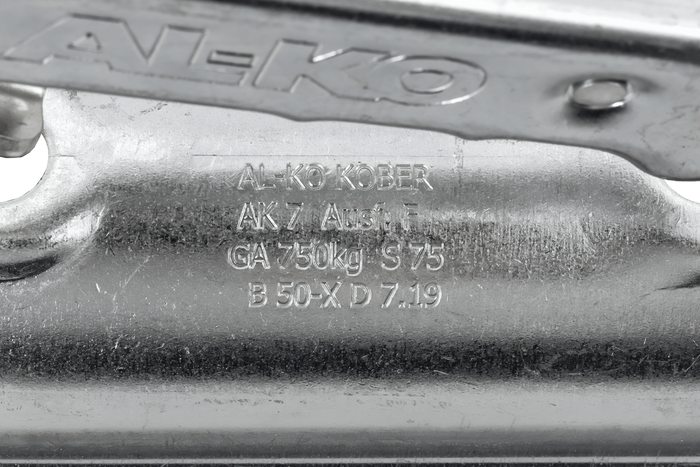 Kulové tažné zařízení AL-KO AK7 PLUS pro přívěs o hmotnosti 750 kg s trubkovou ojí o průměru 50 mm