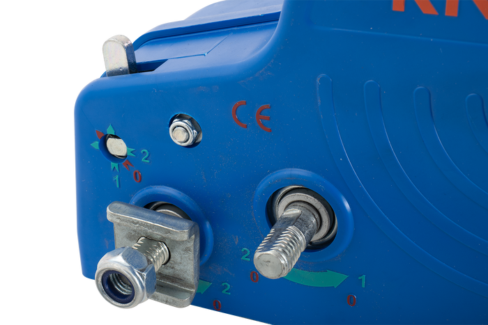 VÝSTUP Ruční naviják na přívěs KNOTT 1135kg s ocelovým lanem