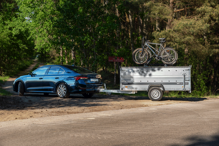 Jednonápravový přívěs 264x125 UNITRAILER FORCE 264 KIPP s bočnicemi BIS a hliníkovou plachtou