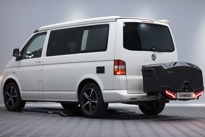 Tažný box Camper Alpha černý (krátký) - nosič na tažné zařízení