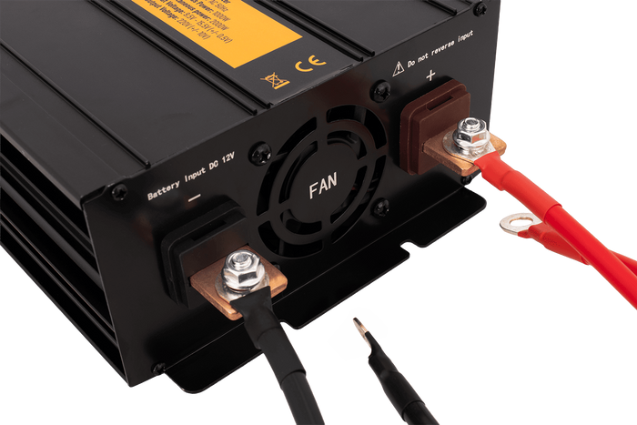 Měnič napětí 12V/230V (1000/2000W) KAMAR E1926