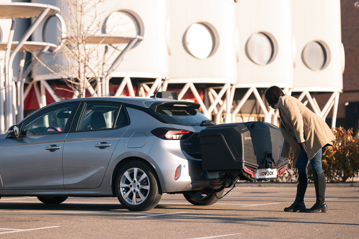 Tažné zařízení Alpha urban black - box na zavazadla montovaný na tažné zařízení