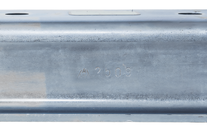 Kulové tažné zařízení KNOTT KQ14-C pro přívěs o hmotnosti 1400 kg se čtvercovou ojí o průměru 70 mm