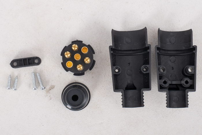 7PINOVÁ ZÁSUVKA KAMAR pro zásuvku tažného zařízení