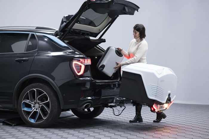 Tažné zařízení Alpha classic grey - box na zavazadla montovaný na tažné zařízení