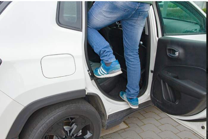 SVĚTLO NA DVEŘNÍM PRŮCHODU s bezpečnostním kladívkem