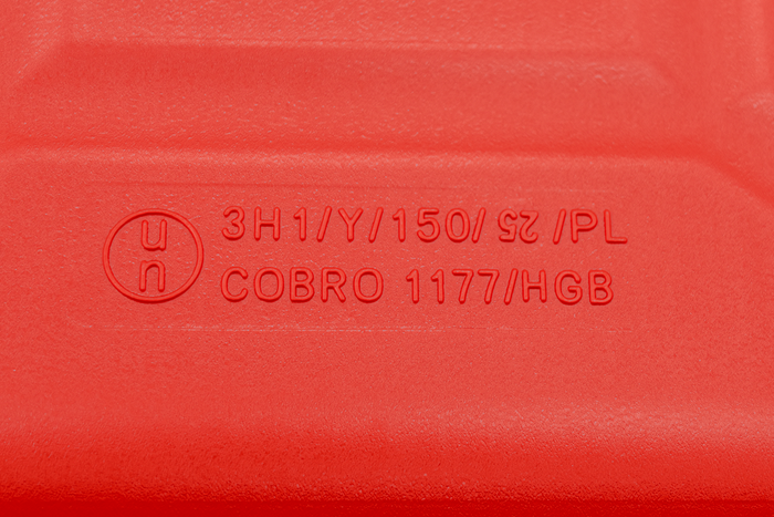 10litrový plastový kanystr HERMON s trychtýřem, červený