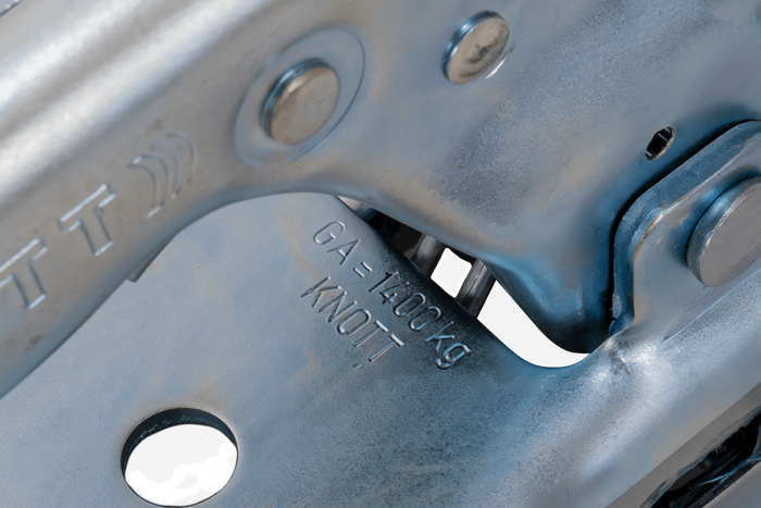 Kulové tažné zařízení KNOTT KQ14-C pro přívěs o hmotnosti 1400 kg se čtvercovou ojí o průměru 70 mm