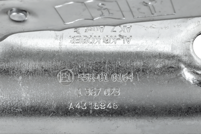 Kulové tažné zařízení AL-KO AK7 PLUS pro přívěs o hmotnosti 750 kg s trubkovou ojí o průměru 50 mm