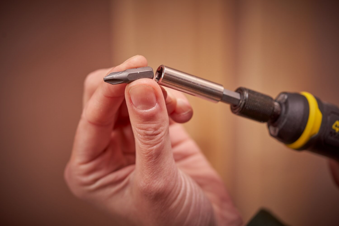 Akumulátorový šroubovák STANLEY 4V s nabíječkou a bity 