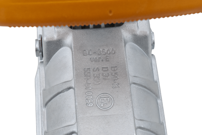 Kulové tažné zařízení STEELPRESS BC-3500E-00-02+SD pro přívěs o hmotnosti 3500 kg s ojí z litinové trubky o průměru 60,5 mm