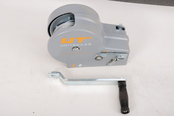 Ruční naviják pro přívěs UNITRAILER 1150 kg s lanem