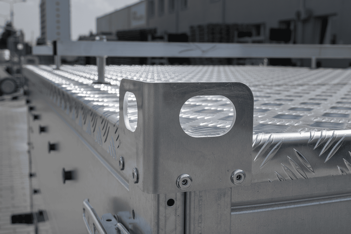 Lehký přívěs 200x125 UNITRAILER GARDEN 201 KIPP s bočnicemi BIS a hliníkovou plachtou