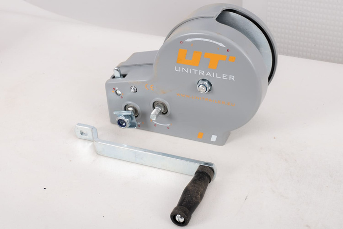 Ruční naviják pro přívěs UNITRAILER 1150 kg s lanem