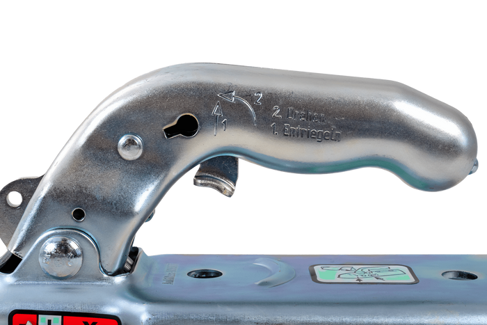 Kulové tažné zařízení KNOTT K7.5-M pro přívěs o hmotnosti 750 kg s čtvercovou ojí o průměru 70 mm