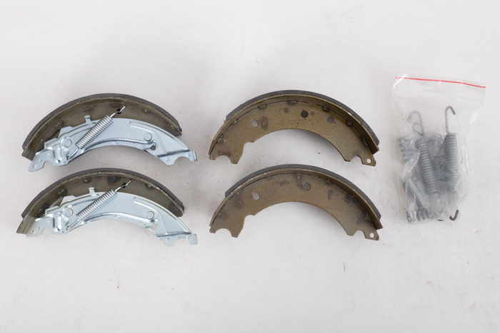 Brzdové čelisti pro brzděné nápravy KNOTT 200x50 SADA