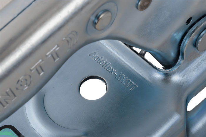 Kulové tažné zařízení KNOTT K7.5-M pro přívěs o hmotnosti 750 kg s čtvercovou ojí o průměru 70 mm