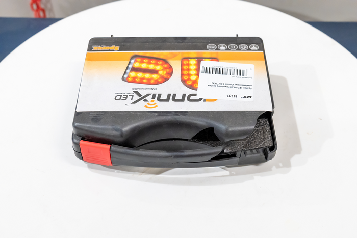 ZÁSUVKA SPAREX CONNIX S.130977 LED zadní světla 4 funkce levé + pravé, bezdrátová, magnetická