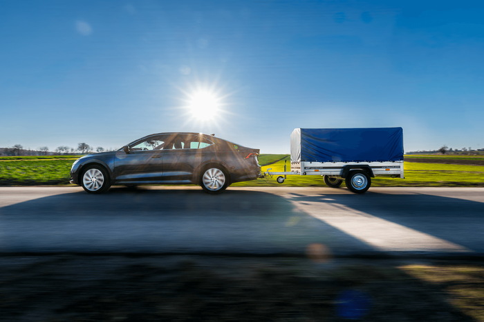 Jednonápravový přívěs 230x125 UNITRAILER GARDEN 230 FD s rámem H-800 a modrým krytem