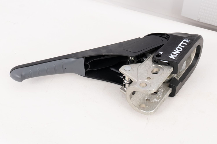 Kulové tažné zařízení OUTLET KNOTT KS30 se stabilizátorem pro přívěs o hmotnosti 3000 kg s trubkovou ojí 50 mm 85 