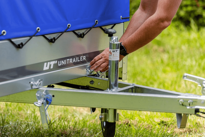 Lehký přívěs 230x125 UNITRAILER GARDEN 230 KIPP s rámem H-800 a modrým krytem