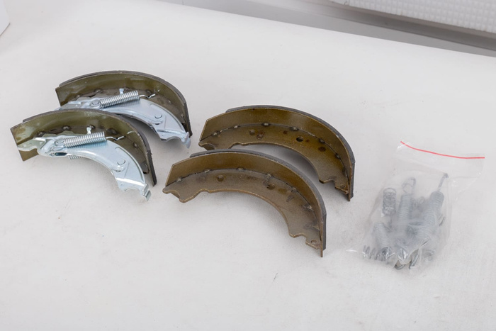 Brzdové čelisti pro brzděné nápravy KNOTT 200x50 SADA