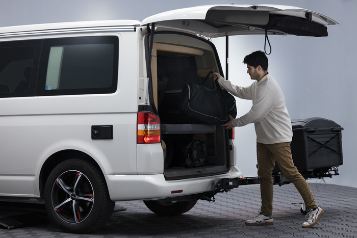 Tažný box Camper Alpha černý (krátký) - nosič na tažné zařízení