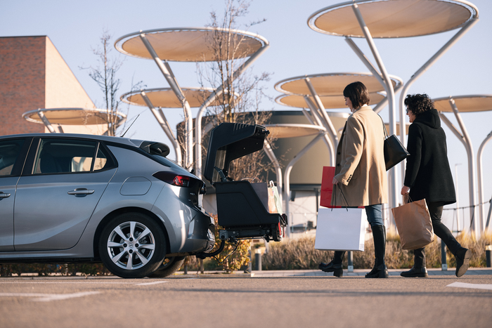 Tažné zařízení Alpha urban black - box na zavazadla montovaný na tažné zařízení