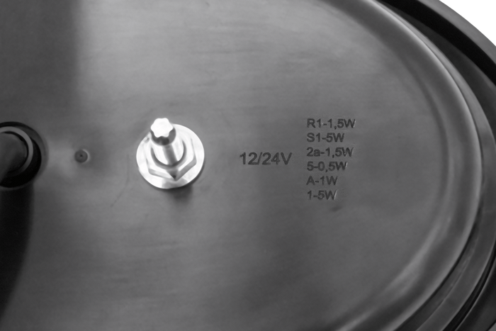 FRISTOM FT-355 LED univerzální zadní světlo s krytem pro zapuštěnou montáž