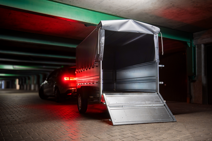 Přívěs za auto 230x125 UNITRAILER GARDEN 230 KIPP s bočnicemi BIS, rámem H-800 a šedým krytem