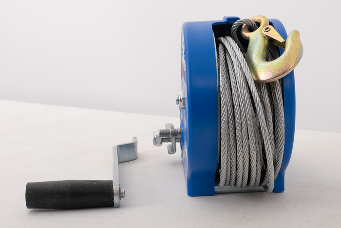 VÝSTUP Ruční naviják na přívěs KNOTT 1135kg s ocelovým lanem