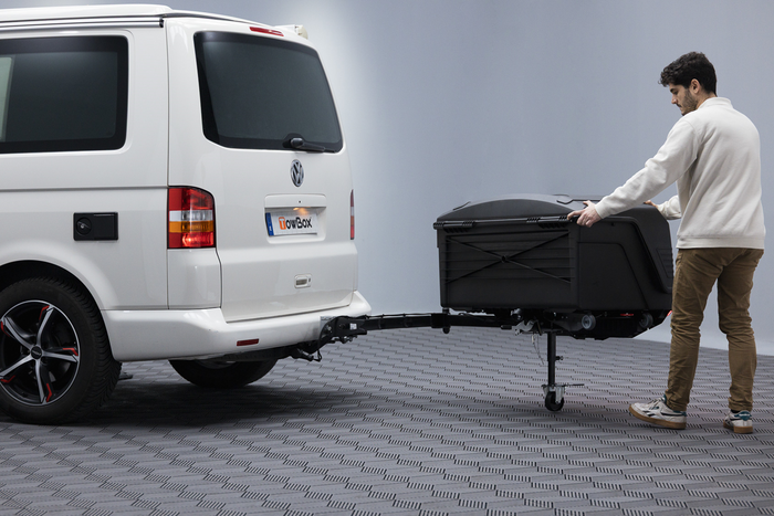 Tažný box Camper Alpha černý (krátký) - nosič na tažné zařízení