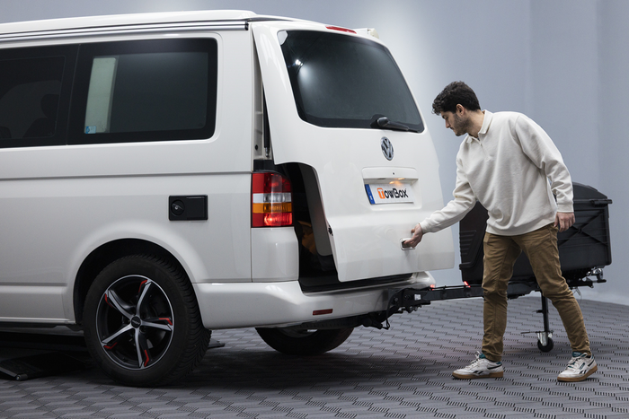 Tažný box Camper Alpha černý (krátký) - nosič na tažné zařízení